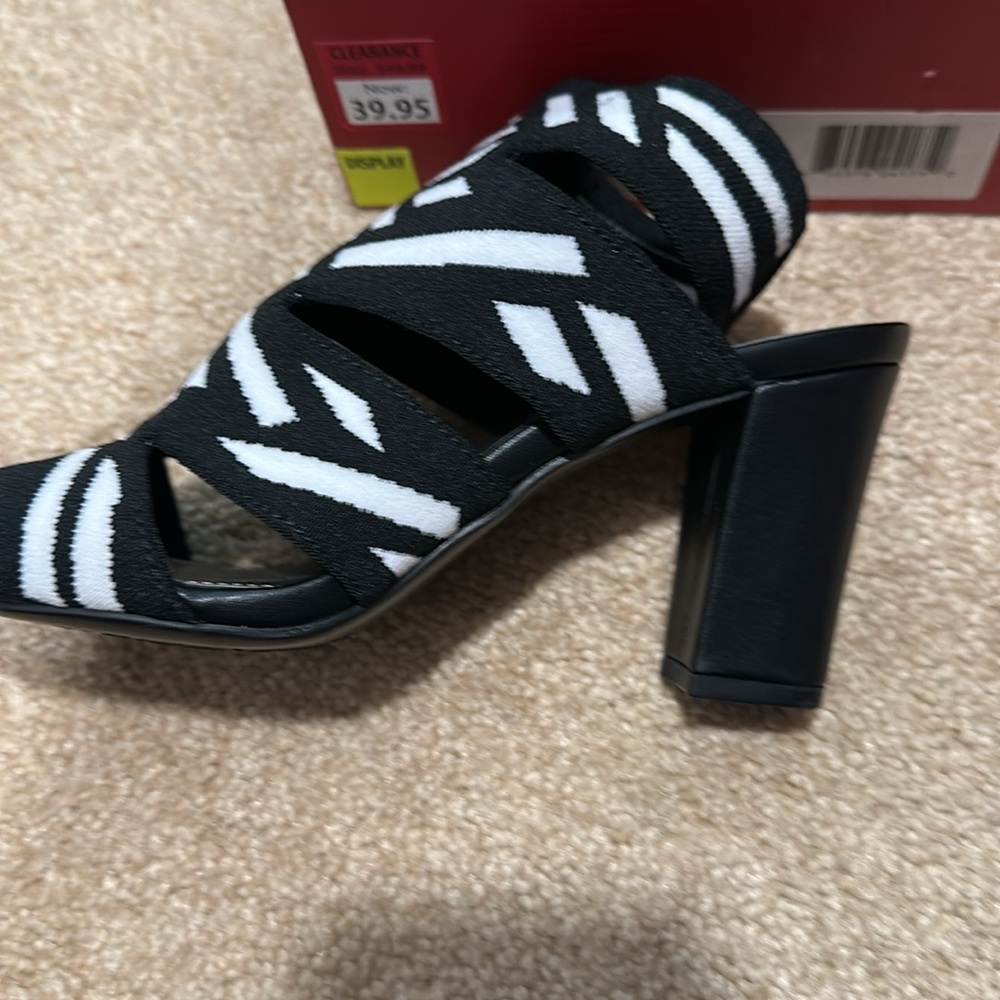 Impo Black and White Zebra Print Sandals size 7 with chunky heel - Picture 7 of 7